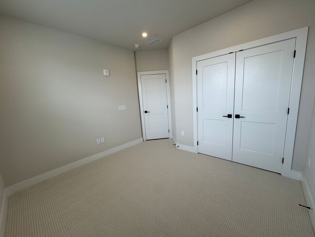 Building Photo - Stylish West Nashville 3 bed 2.5 bath - Pet Friendly