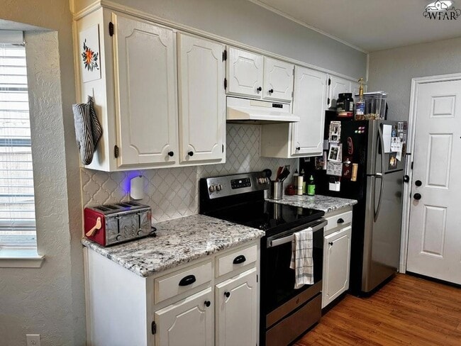 Building Photo - 2119 Selma Dr