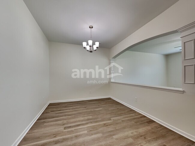 Building Photo - 136 Weeping Cypress Dr