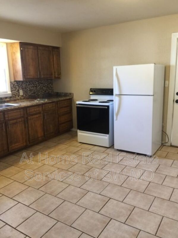 Building Photo - 2810 W College St