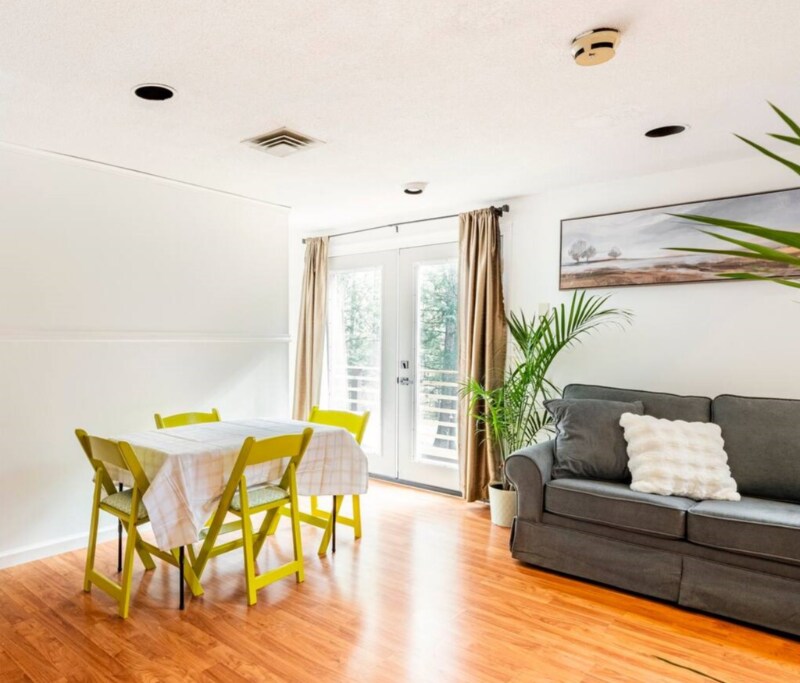 Building Photo - 2 Newtown Turnpike