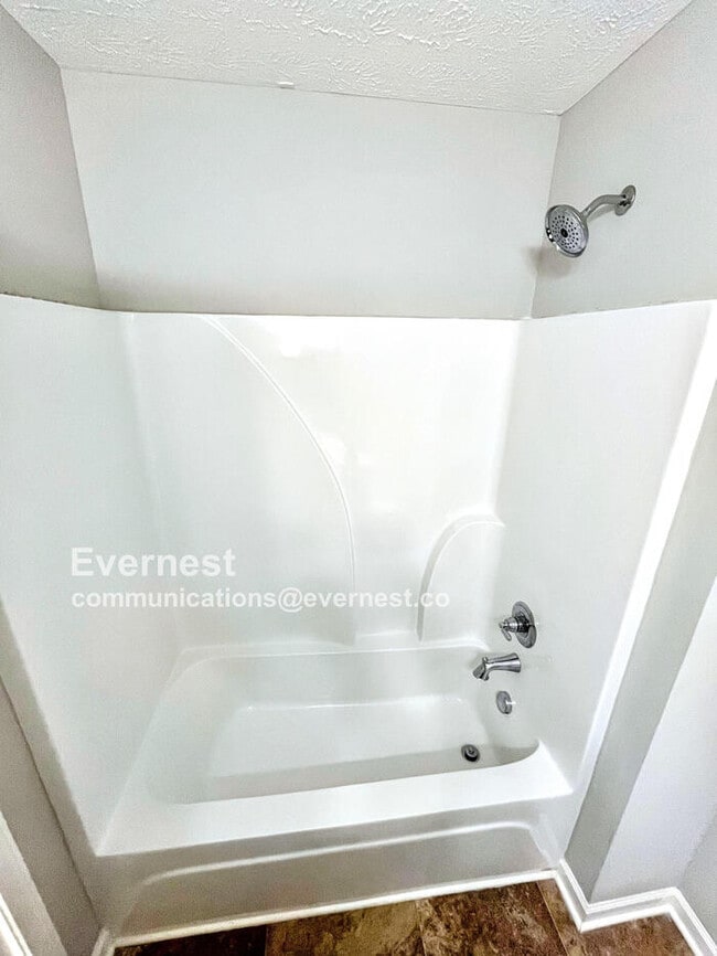 Building Photo - Charming 2BR Townhouse with Modern Comfort...