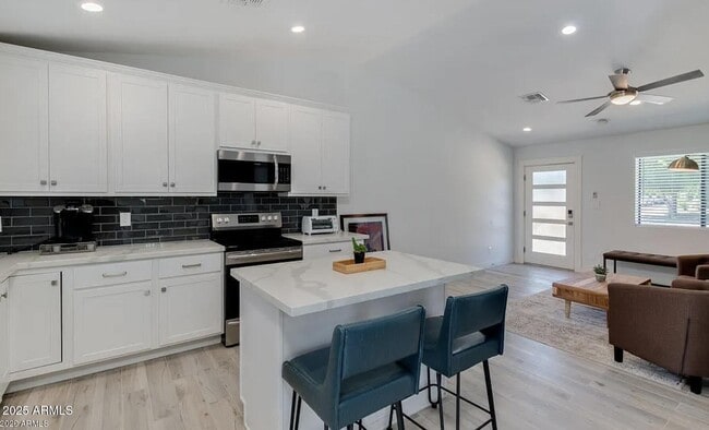 Building Photo - 1101 E Weldon Ave