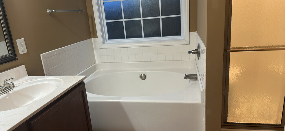 Building Photo - 2221 Trophy Trce