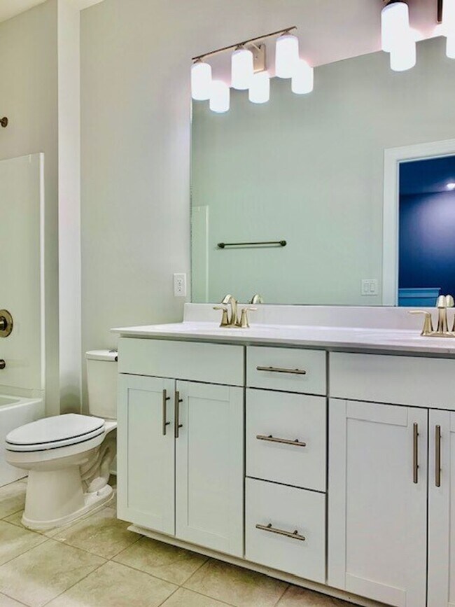 Building Photo - Available NOW!  Stunning 4 bed, 2.5 bath residence in the highly sought-after Foxland Harbor Golf...