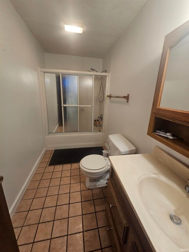 Building Photo - 4035 N Hinkle Rd