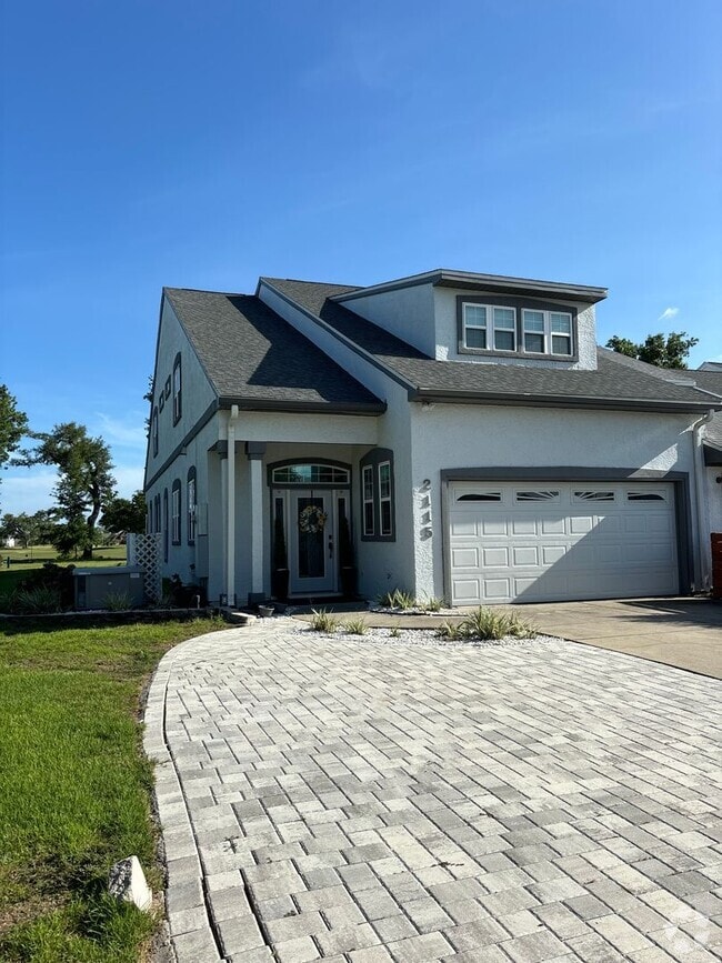 Building Photo - 2115 Country Club Dr