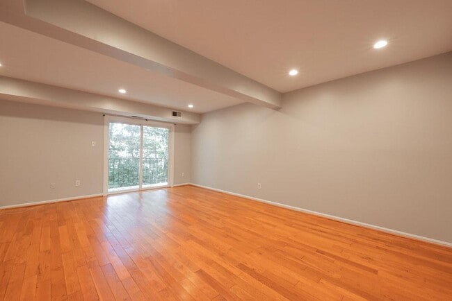 Building Photo - 1510 Presidential Dr