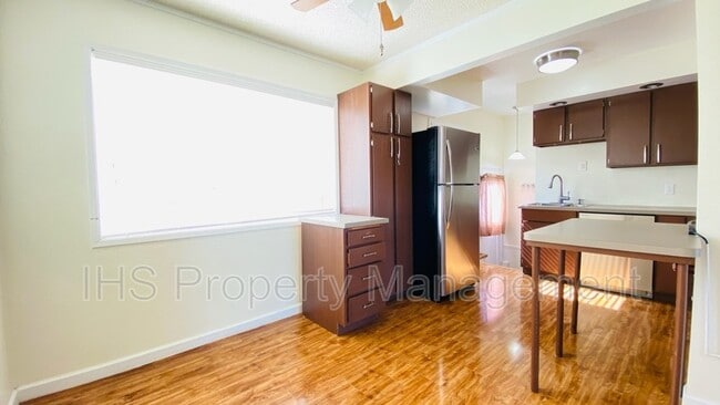 Building Photo - 502 Delafield Ave