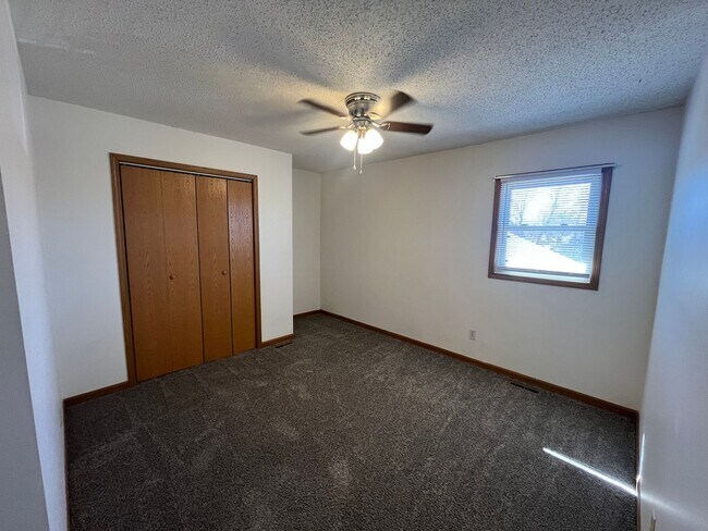 Building Photo - 3425/3427 E Sunset St