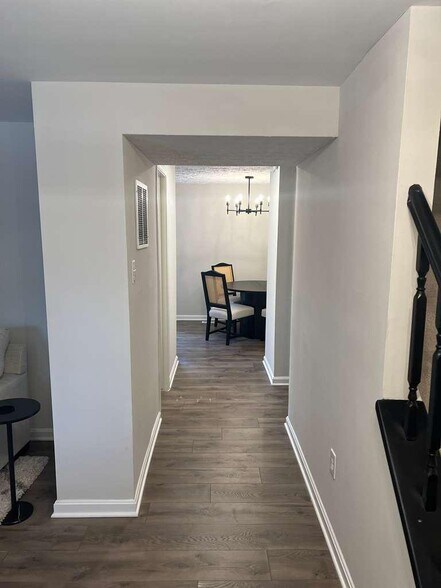 Building Photo - 442 Shady Glen Dr