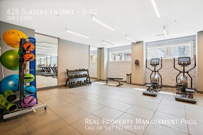 Building Photo - 625 Slaters Ln