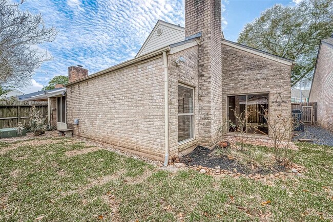 Building Photo - 12127 Carriage Hill Dr