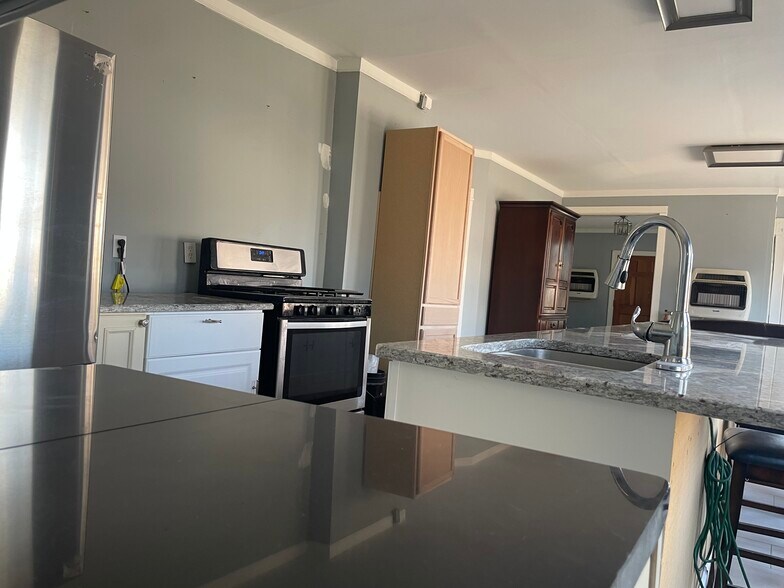 Building Photo - 301 Riverside Ave