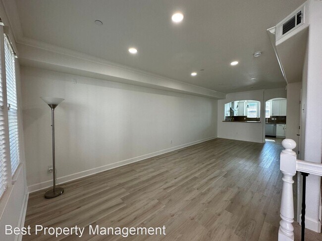 Building Photo - 2 br, 2.5 bath House - 4038 Central Ave Un...