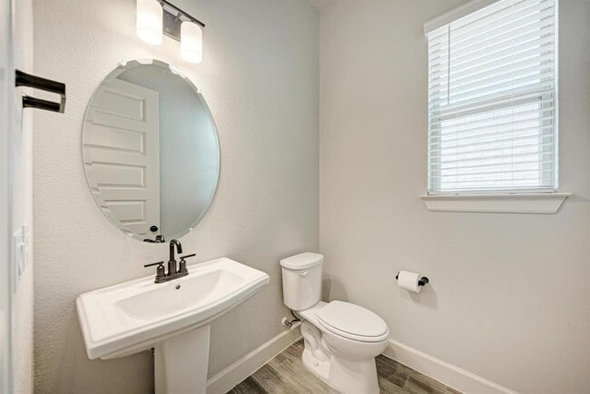 Building Photo - 12811 Stanford Dr