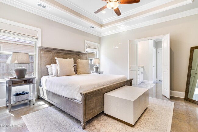 Building Photo - 500 Bateleur Way