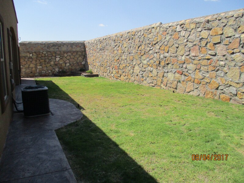 Building Photo - 12053 Silver Crown