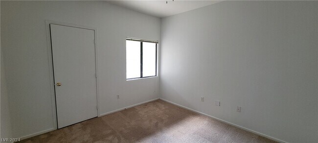 Building Photo - 8250 N Grand Canyon Dr