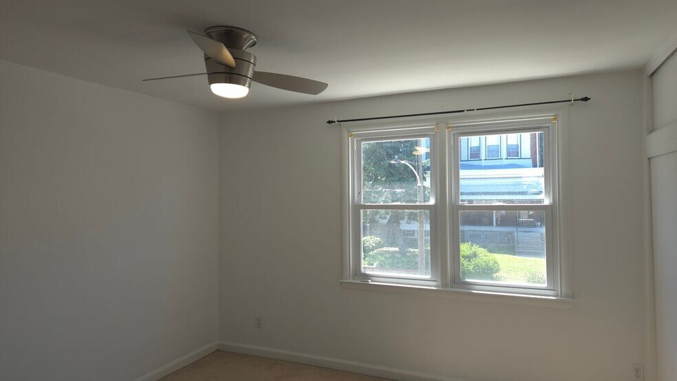 Building Photo - 356 Krams Ave