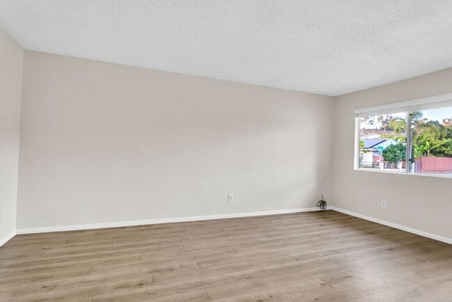 Building Photo - Detached home centrally located in Linda V...