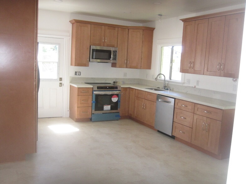Kitchen - 5826 Occidental St