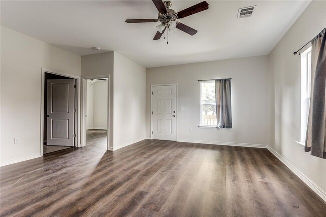 Building Photo - 3827 Yellowstone Blvd
