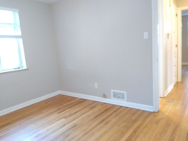 Building Photo - Park Hill 2 Bedroom 1 Bath Central Air! At...