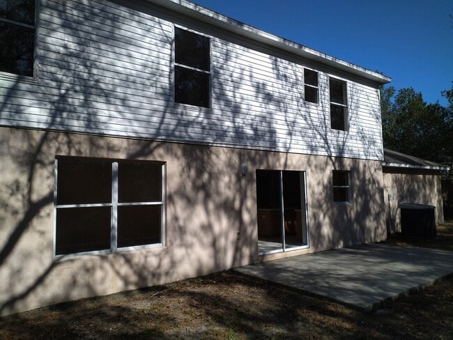 Building Photo - Beautiful 4 Bedroom