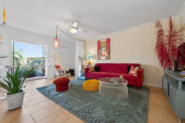 Building Photo - 3809 N Braeswood Blvd