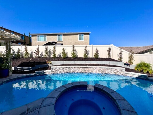 Building Photo - Stunning 5 Bedroom + Office Home with Priv...