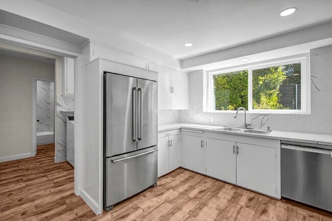 Building Photo - 414 Hilgard Ave