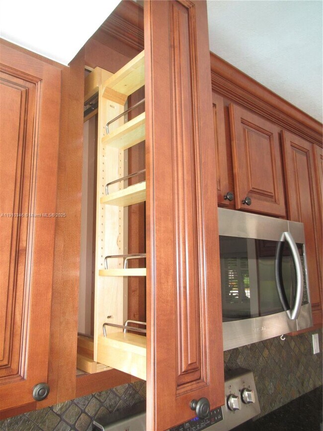 Building Photo - 1118 N 46th Ave