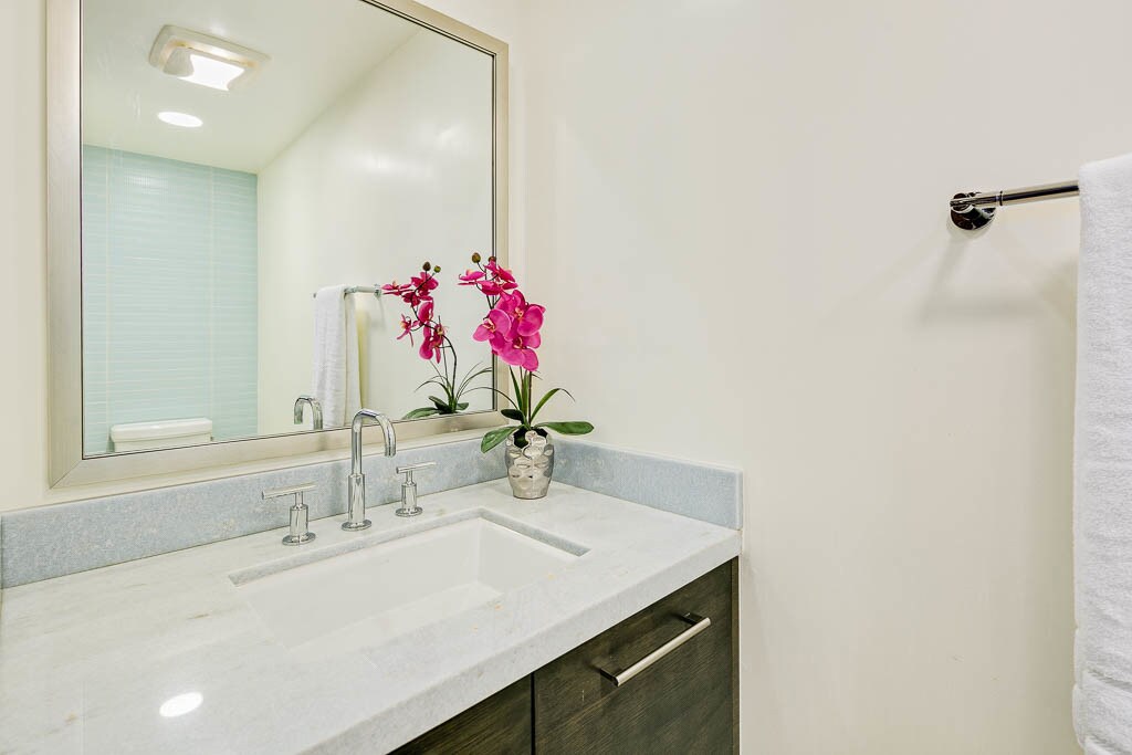 Building Photo - 257 S Hudson Ave