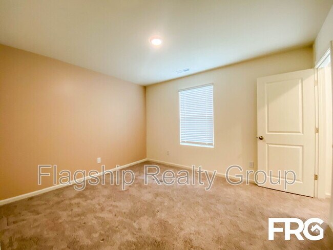 Building Photo - 300 Kenison Way