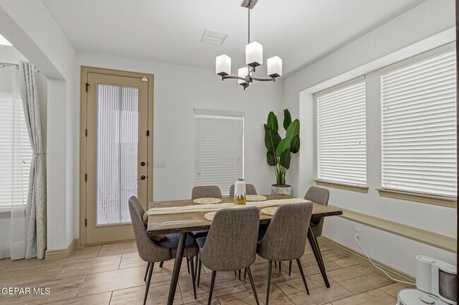 Building Photo - 12081 Silver Crown