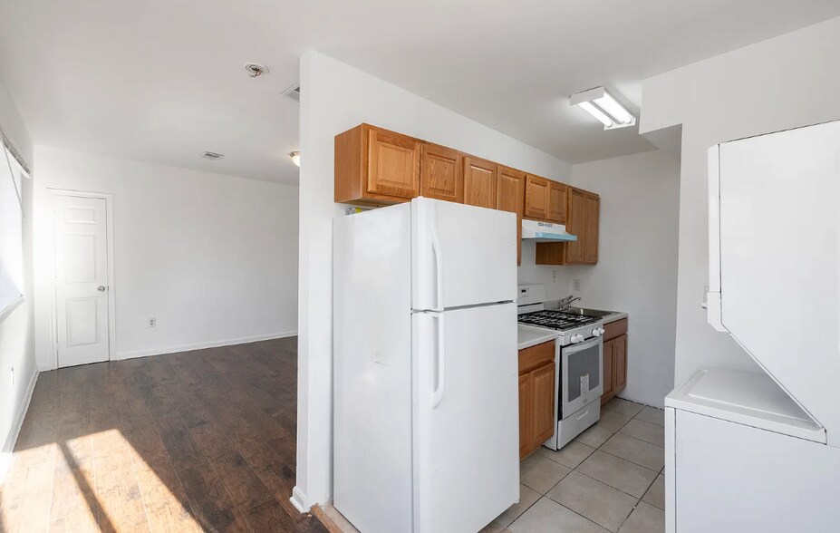 Building Photo - 506 Eastern Ave NE