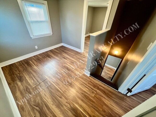 Building Photo - MOVE IN SPECIAL!! Updated 4 Bed 3 Bath Home in KCMO-Available NOW!! MOVE IN SPECIAL $200 OFF 2nd ...