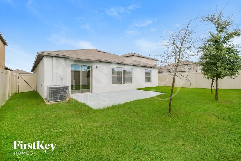 Building Photo - 6117 Tremeza Pl