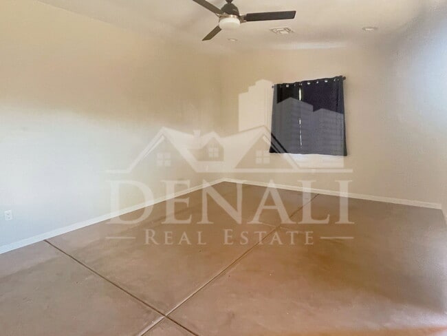 Building Photo - 2618 N Sparkman Blvd