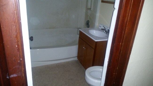 Building Photo - 803 N Winnebago St