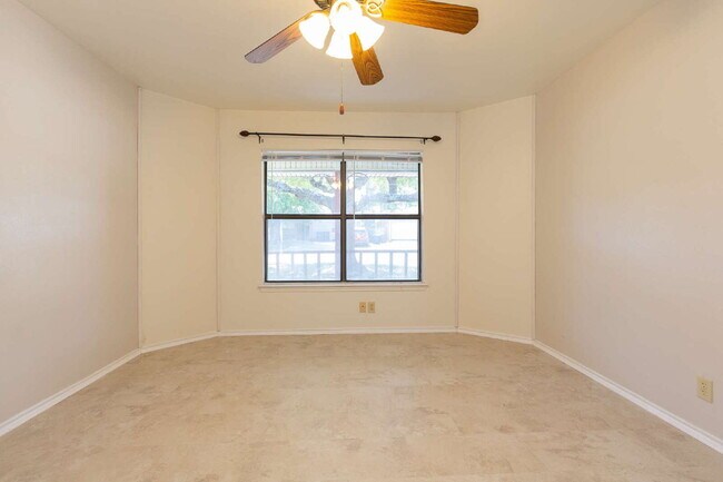 Building Photo - Charming 3-Bedroom Home in Feather Ridge –...