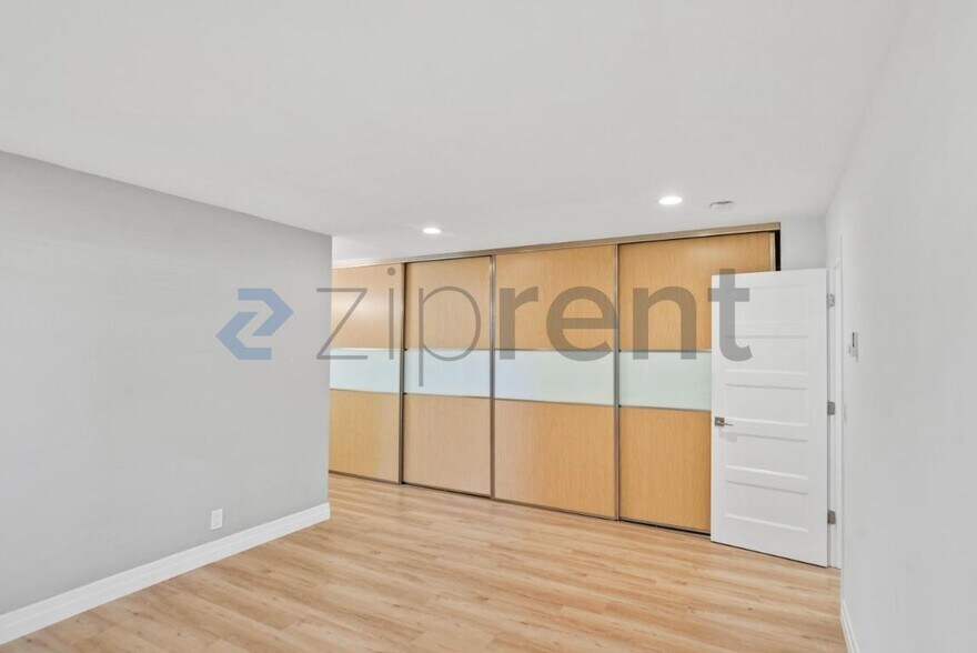 Building Photo - Unit 27