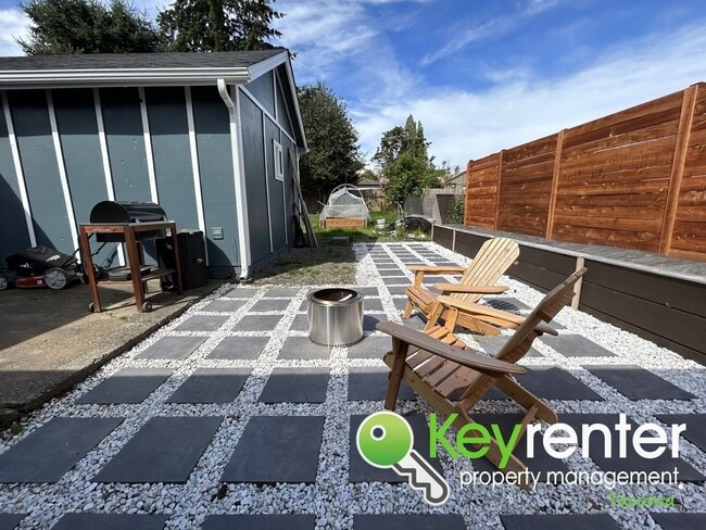 Building Photo - Tacoma Gardeners Dream 2Bed/1Bath