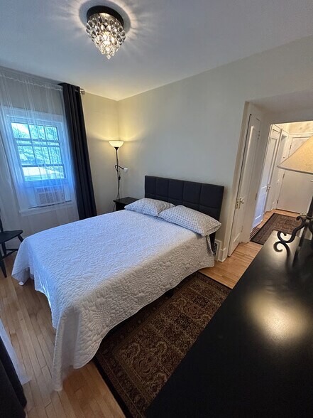 Building Photo - 2508 33rd Ave S