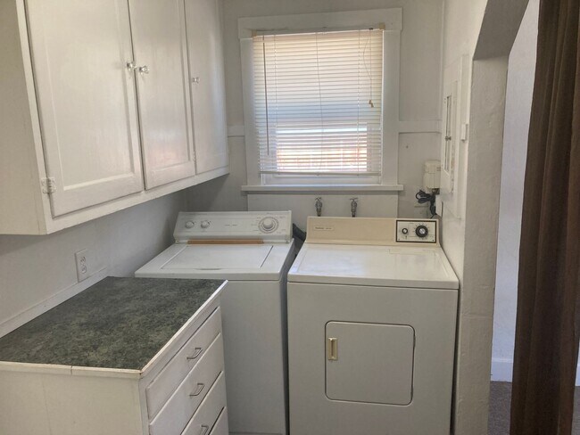 Building Photo - 901 Kittitas St