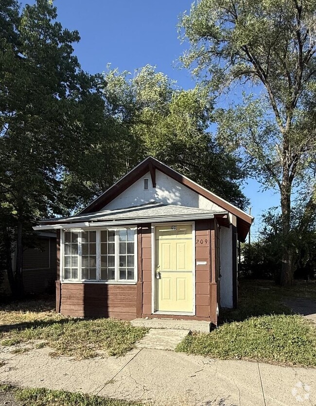 Building Photo - 1 Bonus Room House close to Downtown