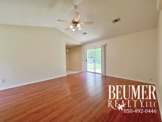 Building Photo - 136 Carrier Dr
