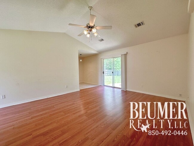 Building Photo - Charming 3-Bedroom Home in Lake Cook Estates – W. Pensacola