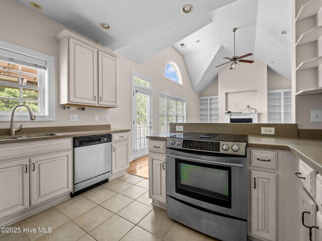 Building Photo - 541 Park Meadows Dr